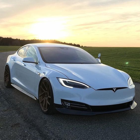 Tesla Model S - Super Luxury Electric Car