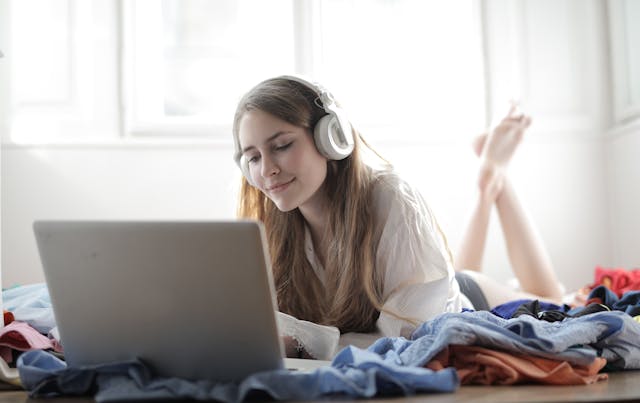How can you stream on hurawatch for free