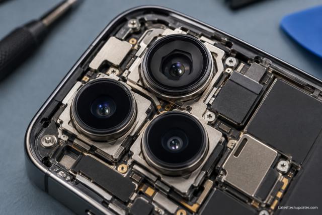 iPhone 18 Pro Max triple-camera system with variable-aperture main camera hardware.